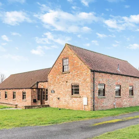 The Old Combine Shed * Huby