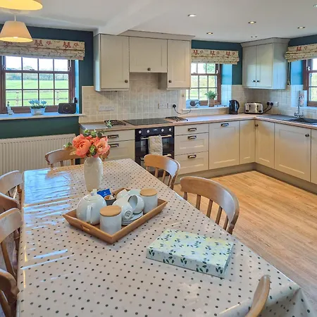 Holiday home The Old Combine Shed *